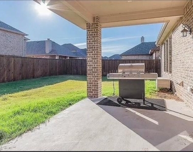 2308 Houston Drive - Photo Thumbnail 2