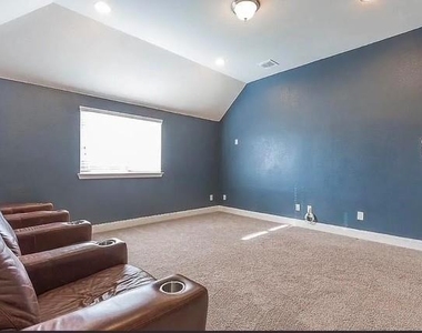 2308 Houston Drive - Photo Thumbnail 4