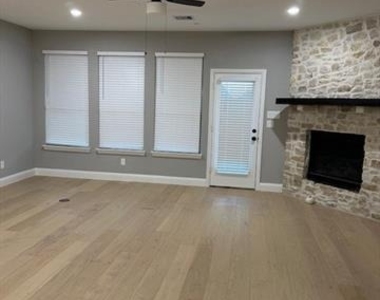 2308 Houston Drive - Photo Thumbnail 8