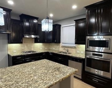 2308 Houston Drive - Photo Thumbnail 7