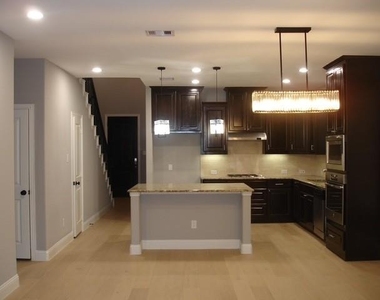 2308 Houston Drive - Photo Thumbnail 11