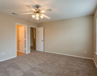 4168 Kyndra Circle - Photo Thumbnail 13
