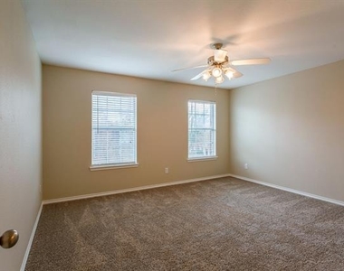 4168 Kyndra Circle - Photo Thumbnail 12