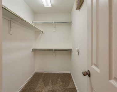 4168 Kyndra Circle - Photo Thumbnail 17