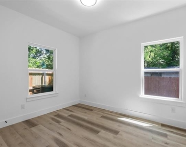 2714 Hector Street - Photo Thumbnail 30