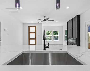 2714 Hector Street - Photo Thumbnail 9