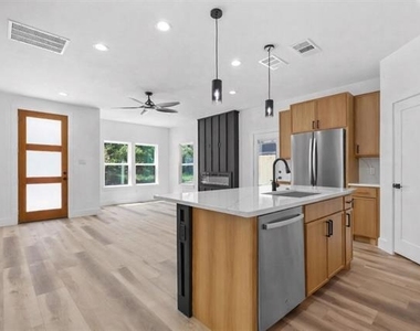 2714 Hector Street - Photo Thumbnail 12