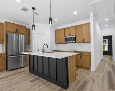 2714 Hector Street - Photo Thumbnail 7