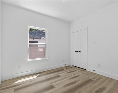 2714 Hector Street - Photo Thumbnail 26