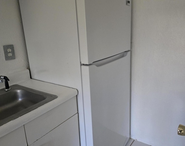 1448 Holly Heights Drive - Photo Thumbnail 5