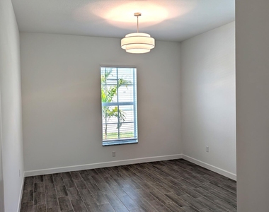 1332 Se Willow Oaks Street - Photo Thumbnail 11