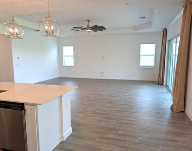 1332 Se Willow Oaks Street - Photo Thumbnail 5