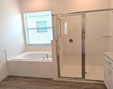 1332 Se Willow Oaks Street - Photo Thumbnail 10