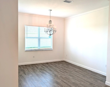 1332 Se Willow Oaks Street - Photo Thumbnail 6