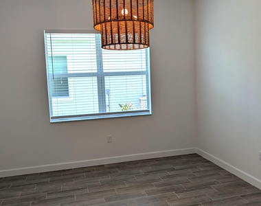 1332 Se Willow Oaks Street - Photo Thumbnail 13