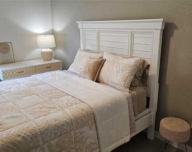 3034 Ne Skyview Lane - Photo Thumbnail 12