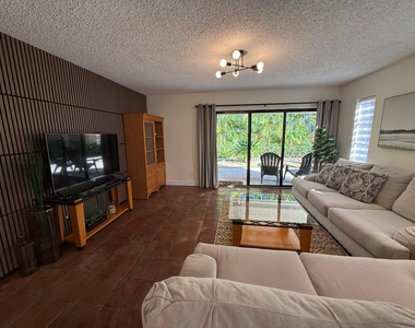 801 Ne 2nd Avenue - Photo Thumbnail 7