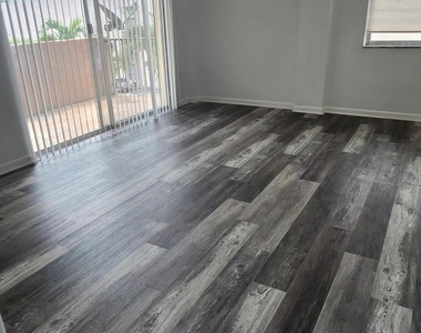 13390 Ne 7th Avenue - Photo Thumbnail 13