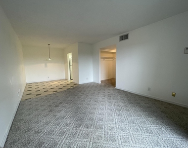 1601 S Flagler Drive - Photo Thumbnail 3