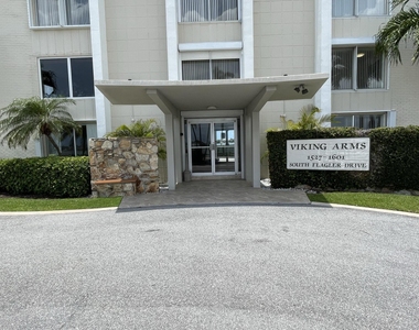 1601 S Flagler Drive - Photo Thumbnail 18