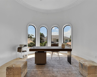 1011 Rhodes Villa Avenue - Photo Thumbnail 12