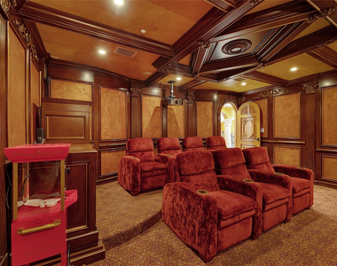 1011 Rhodes Villa Avenue - Photo Thumbnail 93