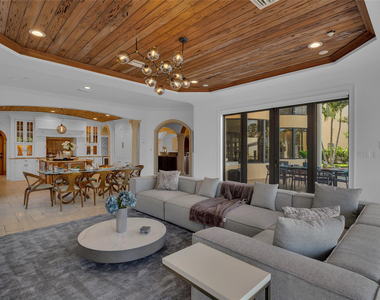 1011 Rhodes Villa Avenue - Photo Thumbnail 3
