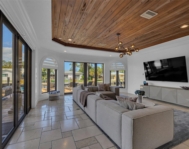 1011 Rhodes Villa Avenue - Photo Thumbnail 54