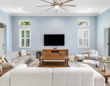 4675 Manderly Drive - Photo Thumbnail 9