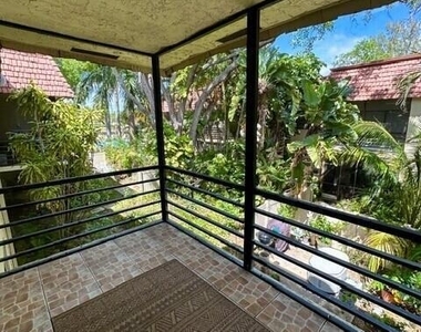 132 S Cypress Road - Photo Thumbnail 10