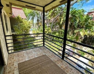 132 S Cypress Road - Photo Thumbnail 12