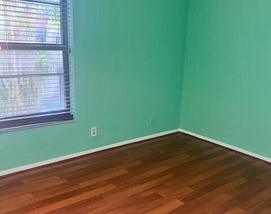 132 S Cypress Road - Photo Thumbnail 8