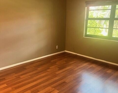 132 S Cypress Road - Photo Thumbnail 5