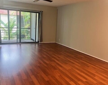 132 S Cypress Road - Photo Thumbnail 4