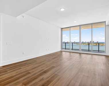 220 Lake Shore Drive - Photo Thumbnail 7