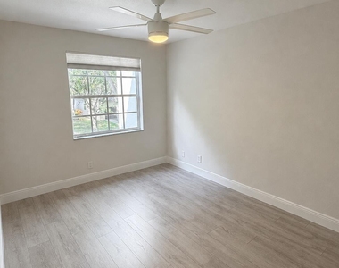6330 Nw 80th Drive - Photo Thumbnail 17