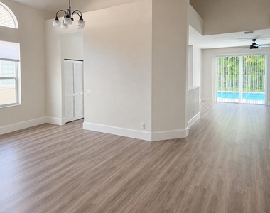 6330 Nw 80th Drive - Photo Thumbnail 2