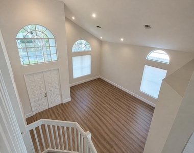 6330 Nw 80th Drive - Photo Thumbnail 11