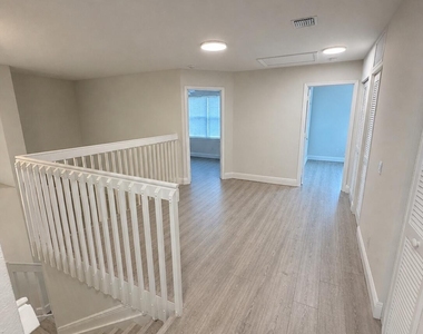 6330 Nw 80th Drive - Photo Thumbnail 13