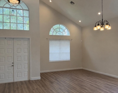 6330 Nw 80th Drive - Photo Thumbnail 1