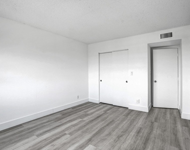 900 Ne 18th Avenue - Photo Thumbnail 3