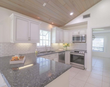 1694 Sw Boatswain Place - Photo Thumbnail 17