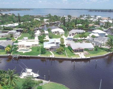 1694 Sw Boatswain Place - Photo Thumbnail 4
