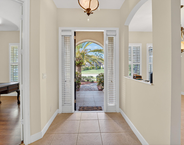 854 Sw Saint Tropez Court - Photo Thumbnail 6
