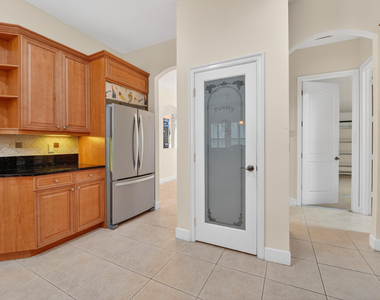 854 Sw Saint Tropez Court - Photo Thumbnail 12