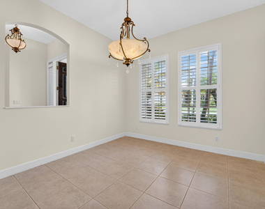 854 Sw Saint Tropez Court - Photo Thumbnail 15