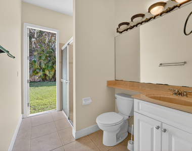 854 Sw Saint Tropez Court - Photo Thumbnail 18