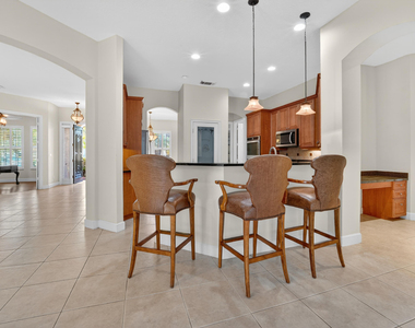 854 Sw Saint Tropez Court - Photo Thumbnail 17