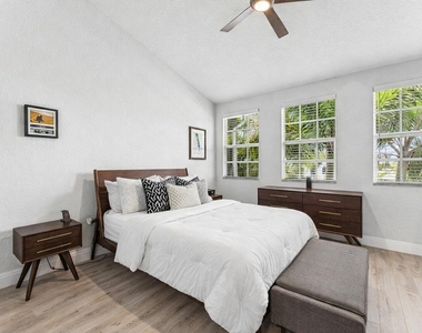 295 Ne 5th Avenue - Photo Thumbnail 18