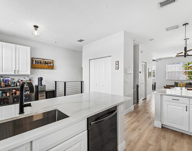 295 Ne 5th Avenue - Photo Thumbnail 9